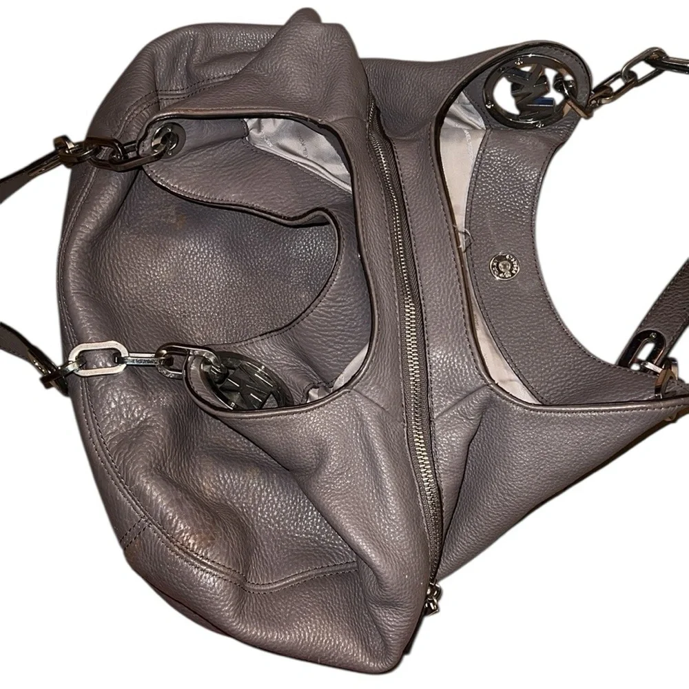 MK Michael Kors Elegant Gray Leather Shoulder Bag